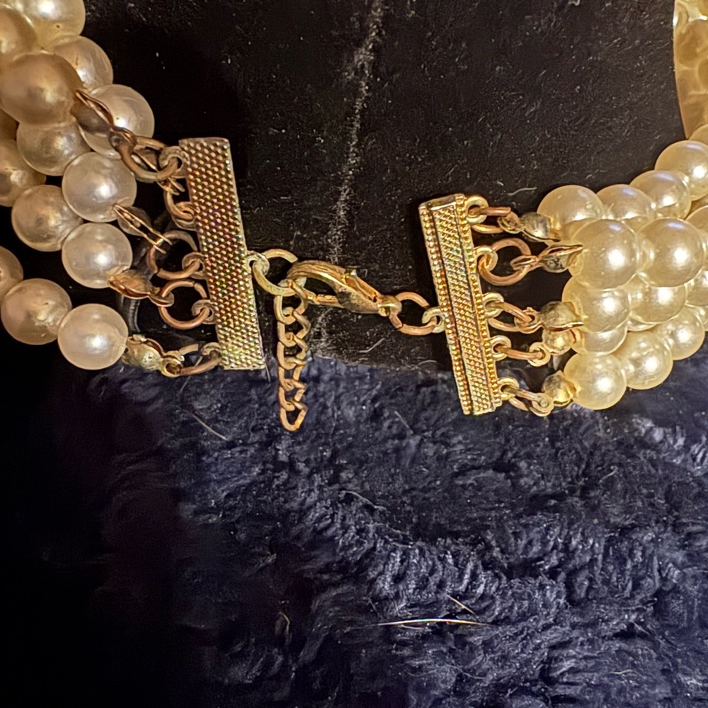 Elegant Pearl Jewelry Set - Picture 5 of 5